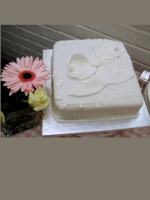 V Bear Wedding cake.jpg