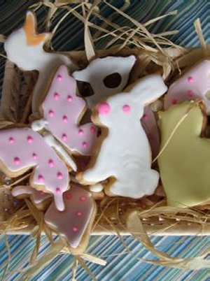 V Easter cookies.jpg