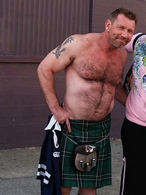 [Image: Fb%20very%20hairy%20kilt.jpg]