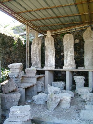 a8 Pompeii statues