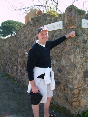 b2 G Pompeii brothel