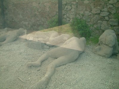 b4 Pompeii bodies