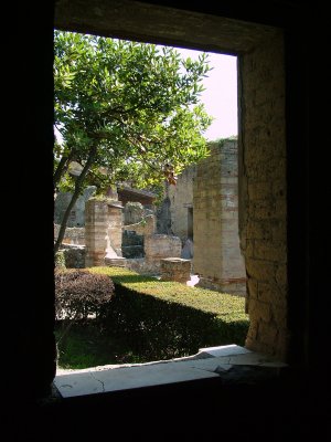 i4 Herculaneum garden.jpg