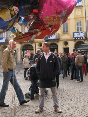 f Balloon seller